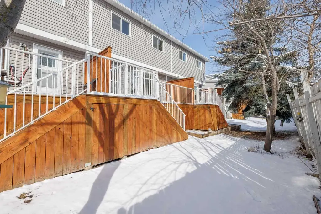 264 Cedarwood Park SW Calgary AB T2W 5X6