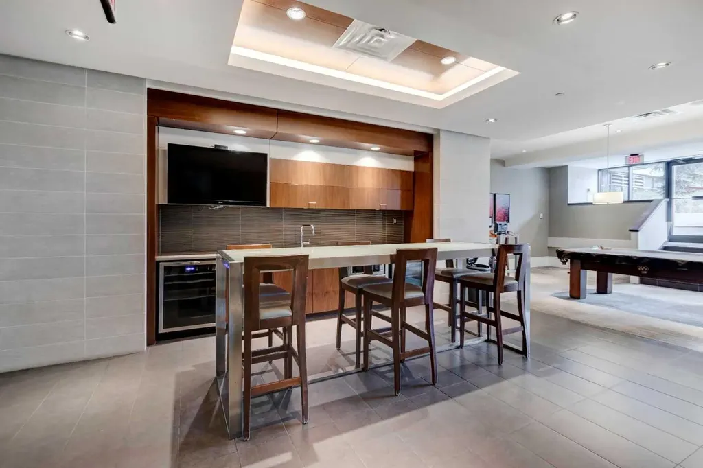 222 Riverfront Avenue SW Calgary AB T2P0X2