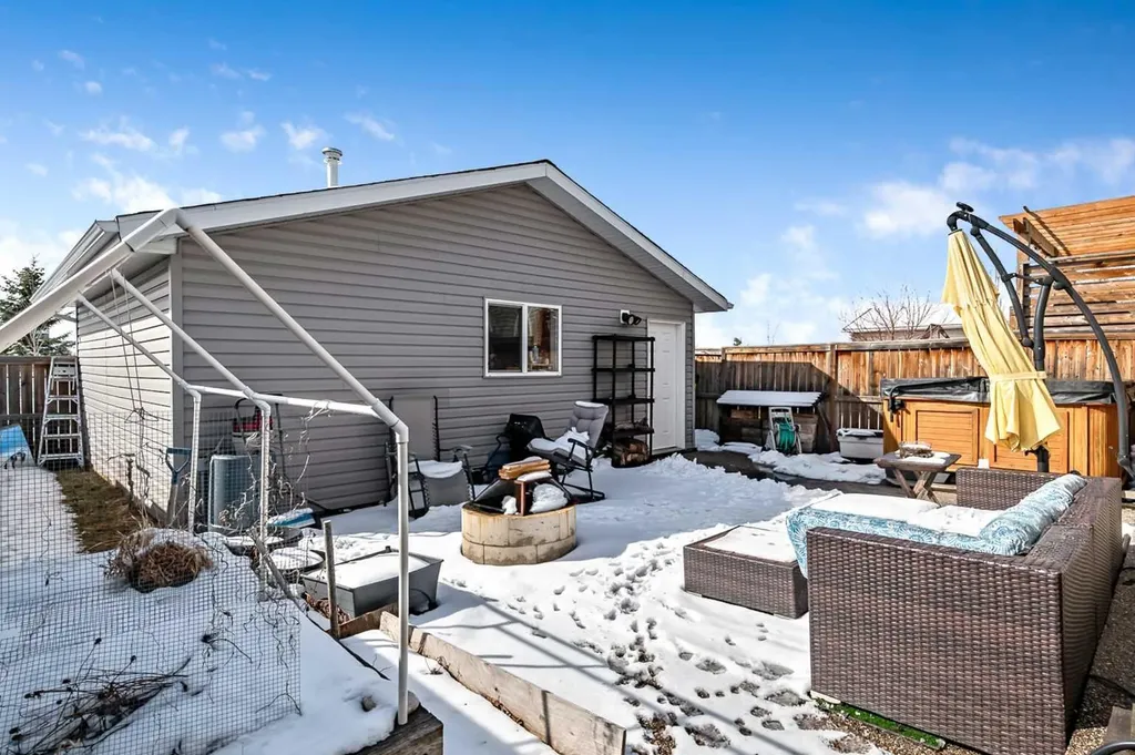 61 Drake Landing Loop Okotoks AB T1S 0N3