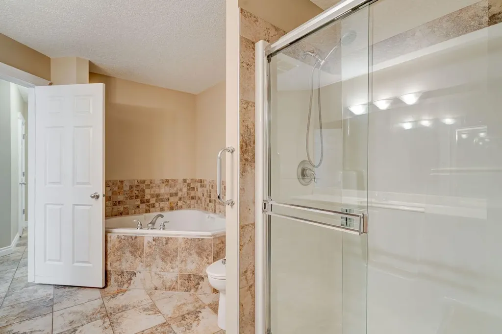 24 Hemlock Crescent SW Calgary AB T3C 2Z1