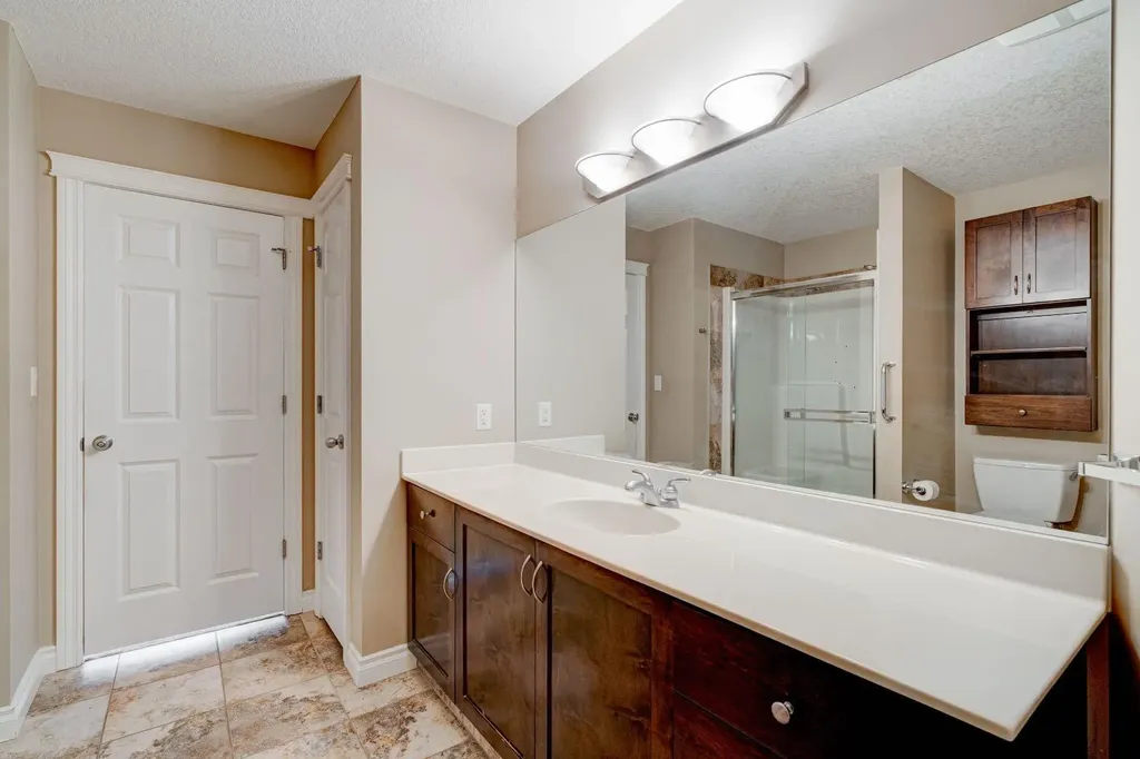24 Hemlock Crescent SW Calgary AB T3C 2Z1