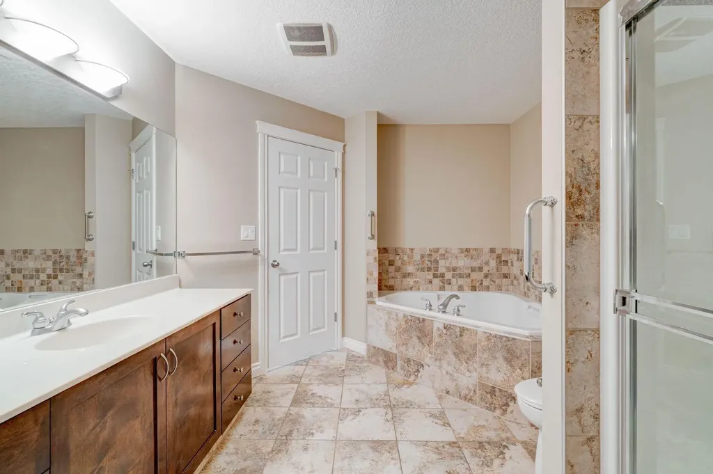 24 Hemlock Crescent SW Calgary AB T3C 2Z1