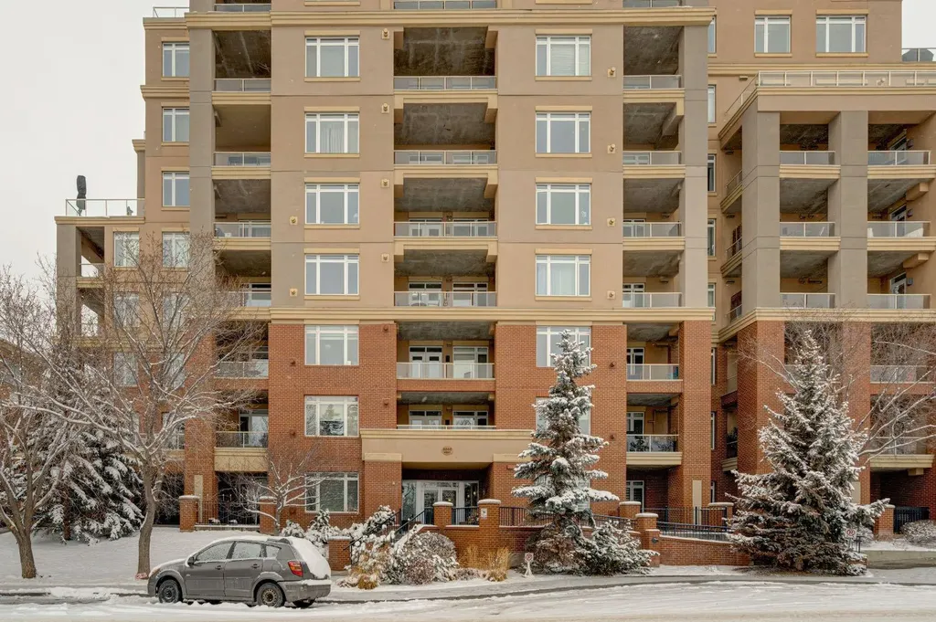 24 Hemlock Crescent SW Calgary AB T3C 2Z1