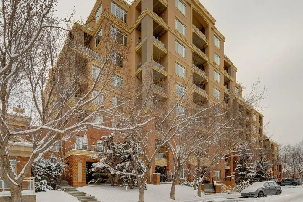 24 Hemlock Crescent SW Calgary AB T3C 2Z1