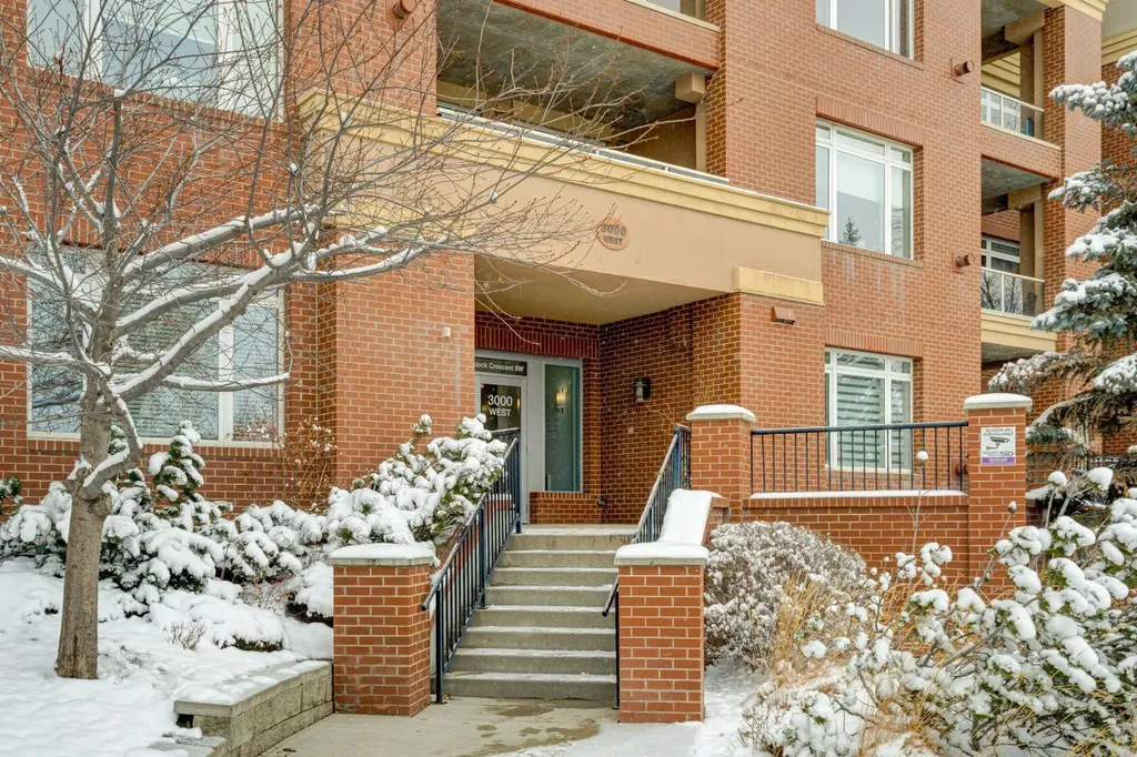 24 Hemlock Crescent SW Calgary AB T3C 2Z1