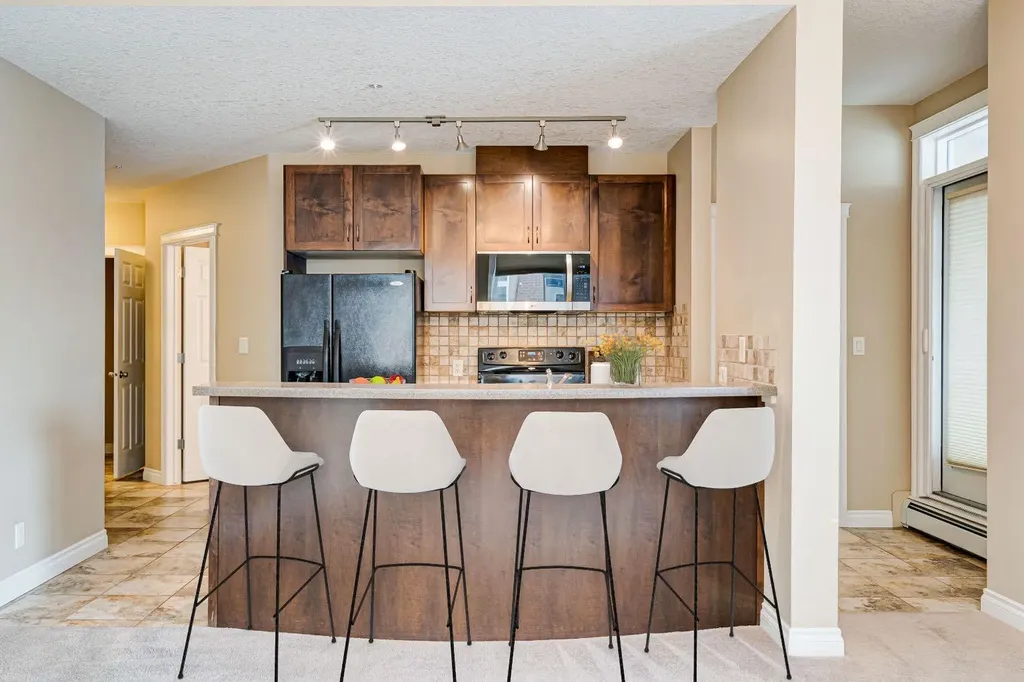 24 Hemlock Crescent SW Calgary AB T3C 2Z1