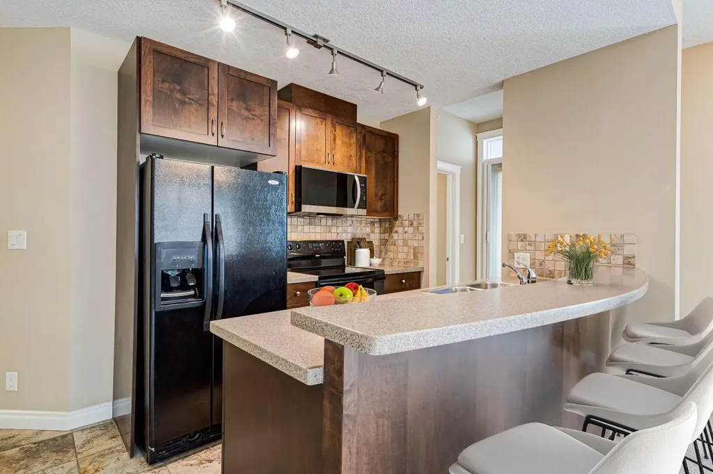 24 Hemlock Crescent SW Calgary AB T3C 2Z1