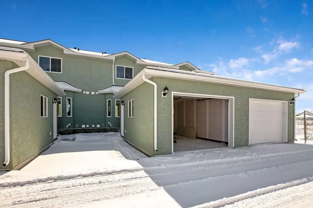 409 Strathcona Circle Strathmore AB T1P 0B1