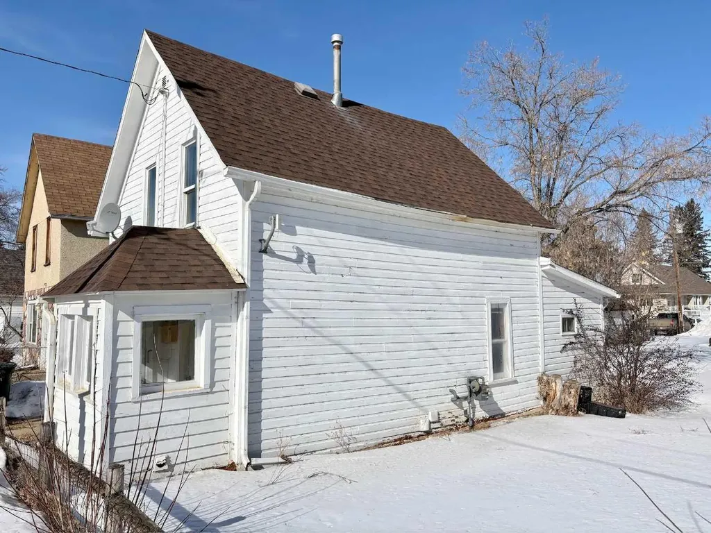 5310 46 Avenue Vermilion AB T9X 1X8