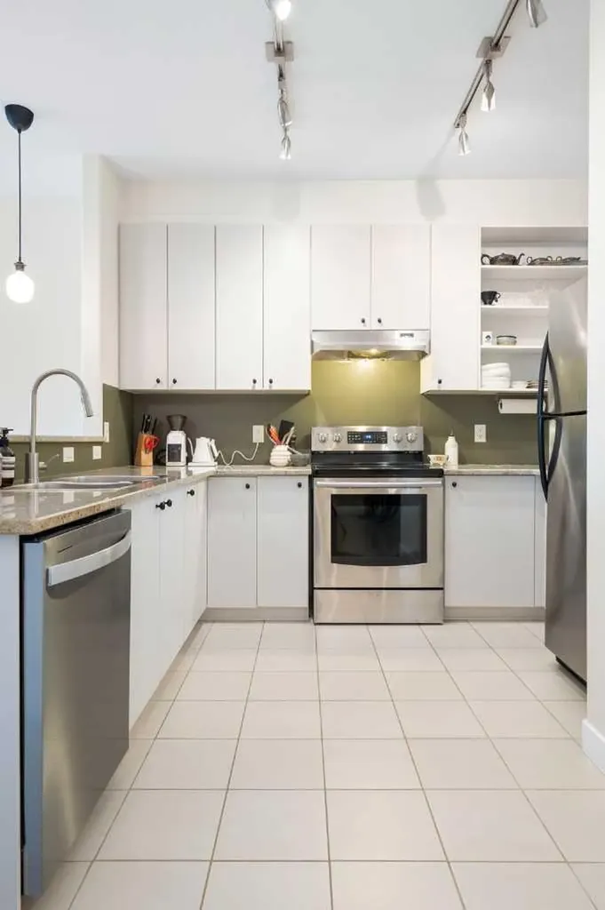 830 Centre Avenue NE Calgary AB T2E 9C3