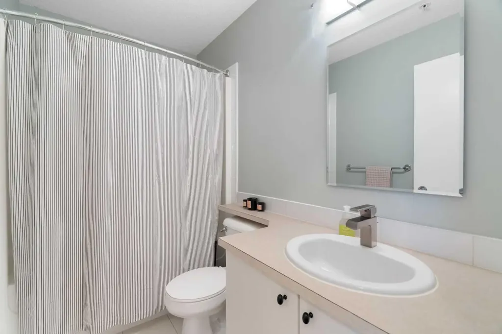 830 Centre Avenue NE Calgary AB T2E 9C3