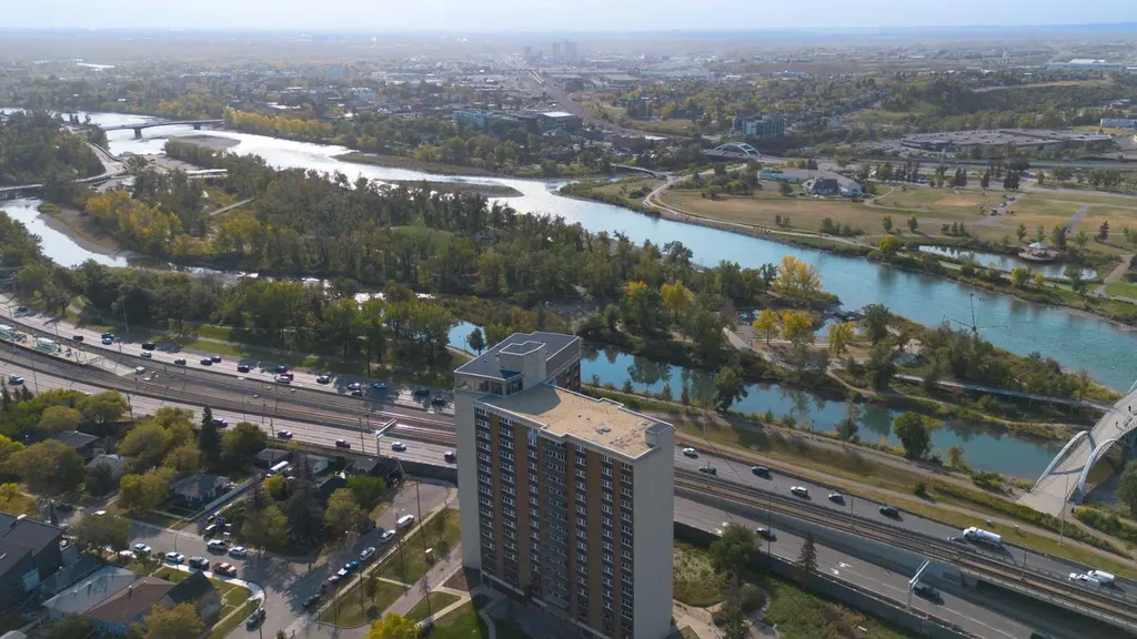 830 Centre Avenue NE Calgary AB T2E 9C3
