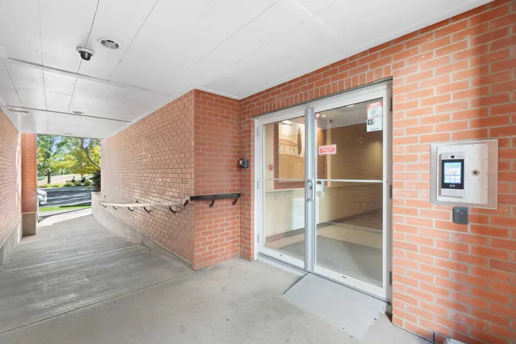 830 Centre Avenue NE Calgary AB T2E 9C3