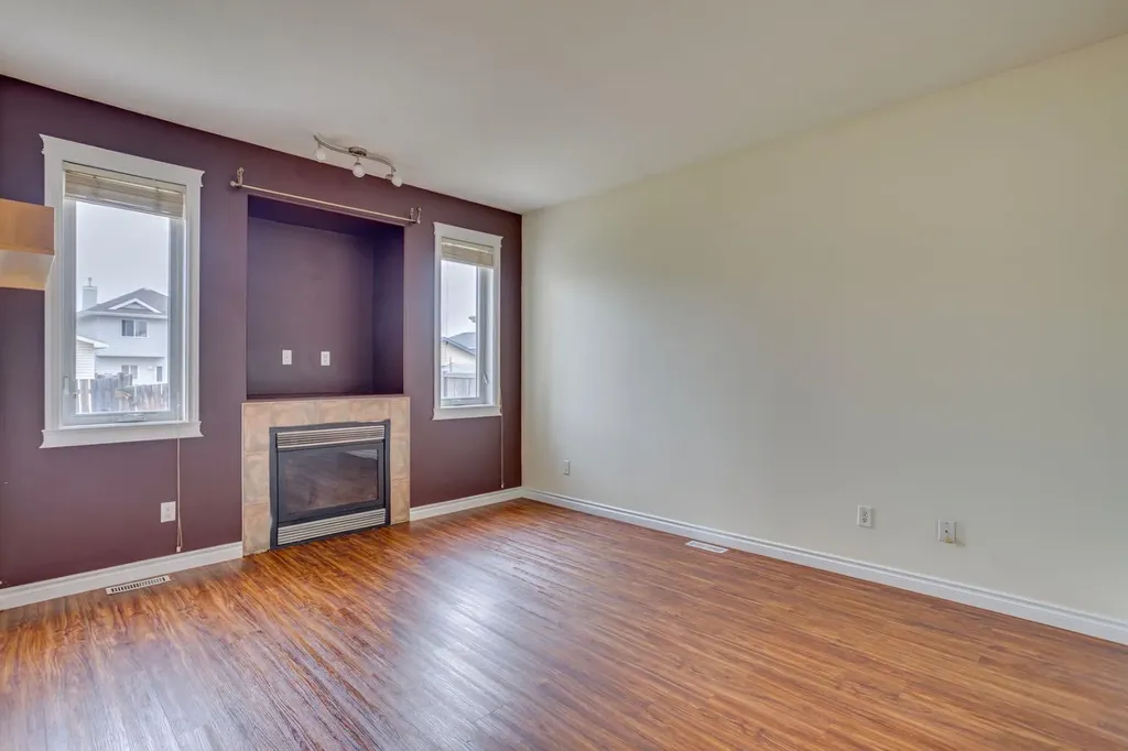 123 Cottonwood Creek Way Fort Mcmurray AB T9K 2V2