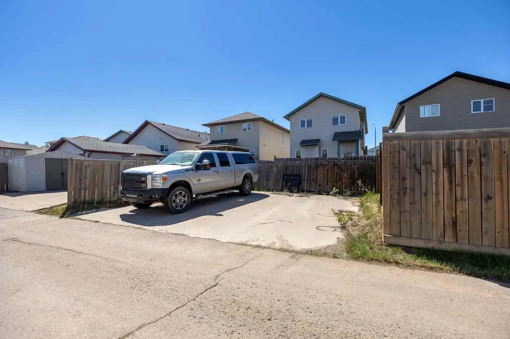 123 Cottonwood Creek Way Fort Mcmurray AB T9K 2V2
