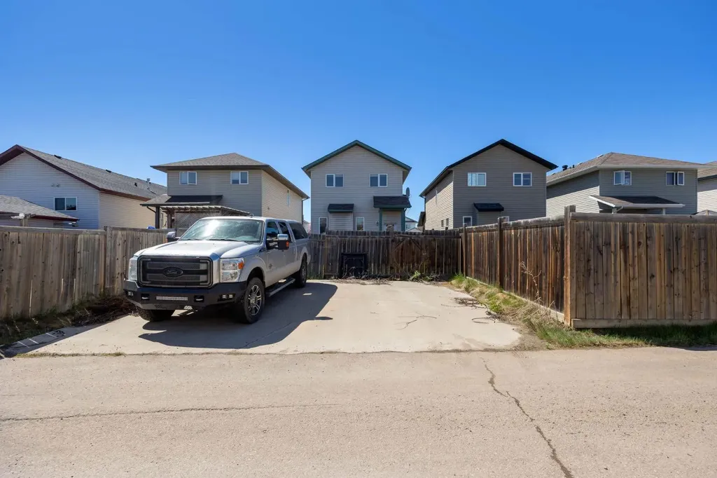 123 Cottonwood Creek Way Fort Mcmurray AB T9K 2V2