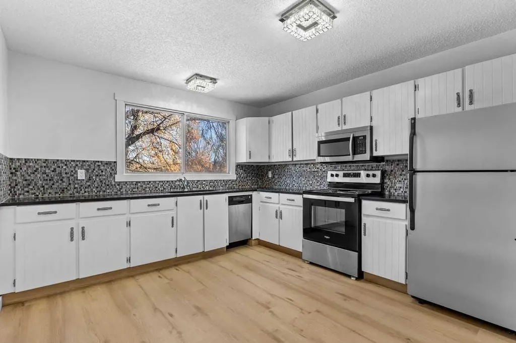 7006A Bowness Road NW Calgary AB T3B 0G4