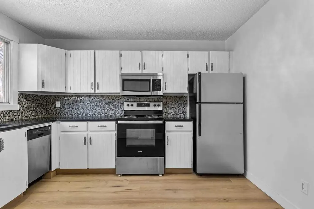 7006A Bowness Road NW Calgary AB T3B 0G4
