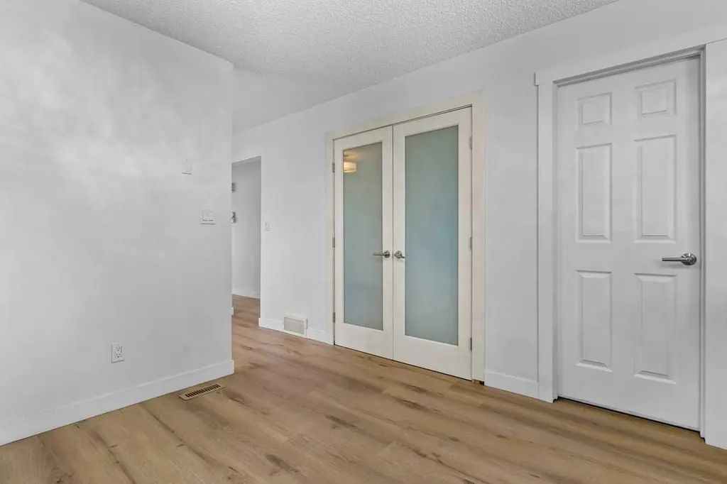 7006A Bowness Road NW Calgary AB T3B 0G4