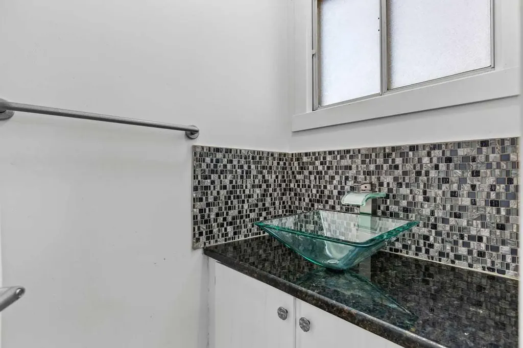 7006A Bowness Road NW Calgary AB T3B 0G4