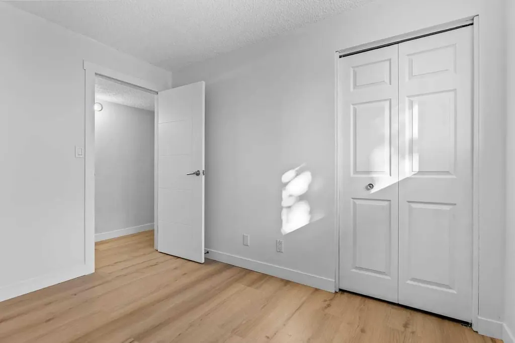 7006A Bowness Road NW Calgary AB T3B 0G4
