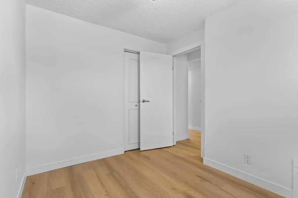 7006A Bowness Road NW Calgary AB T3B 0G4