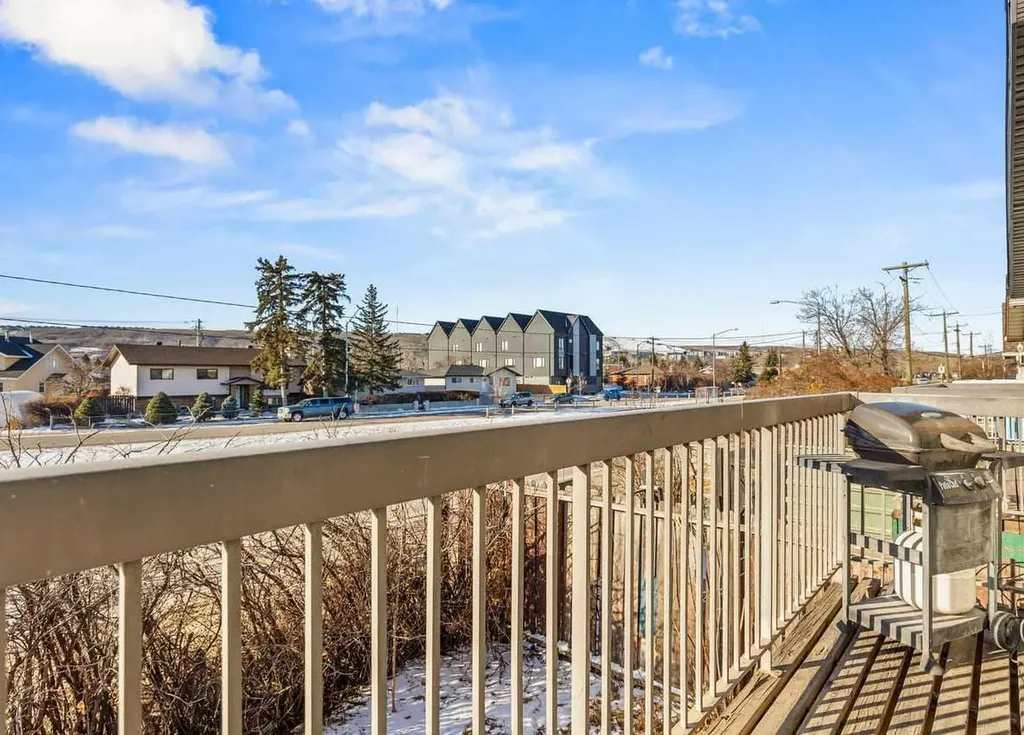 7006A Bowness Road NW Calgary AB T3B 0G4