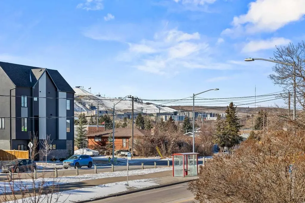 7006A Bowness Road NW Calgary AB T3B 0G4