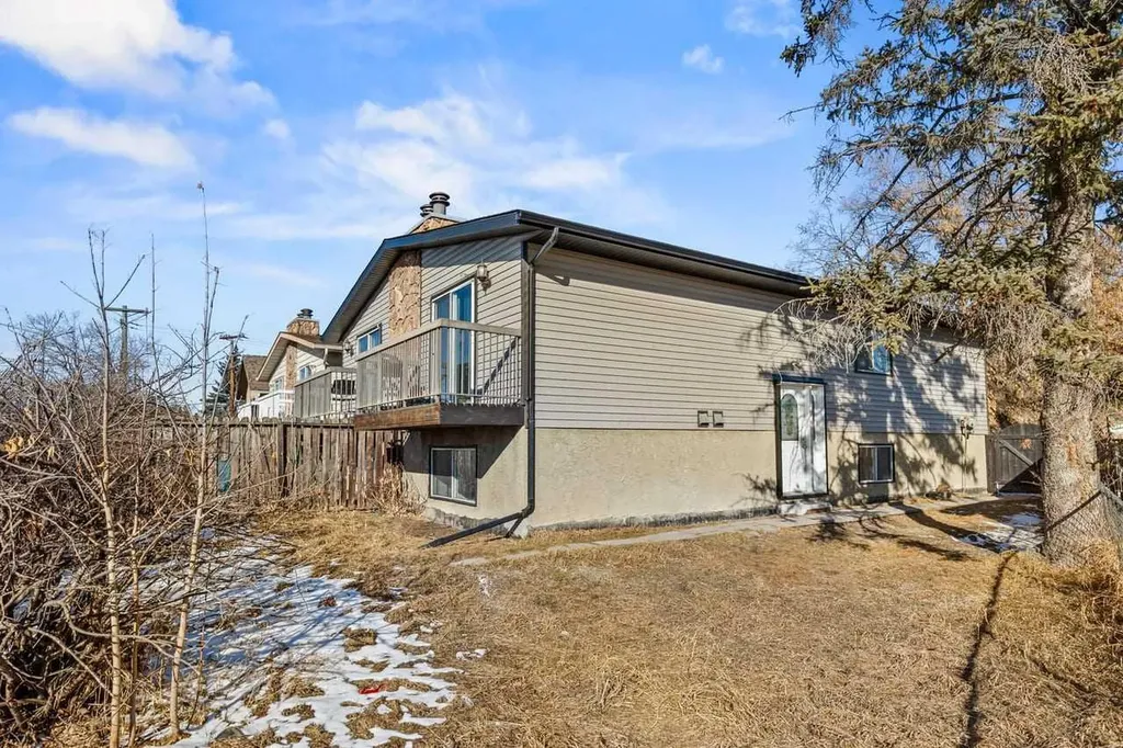 7006A Bowness Road NW Calgary AB T3B 0G4