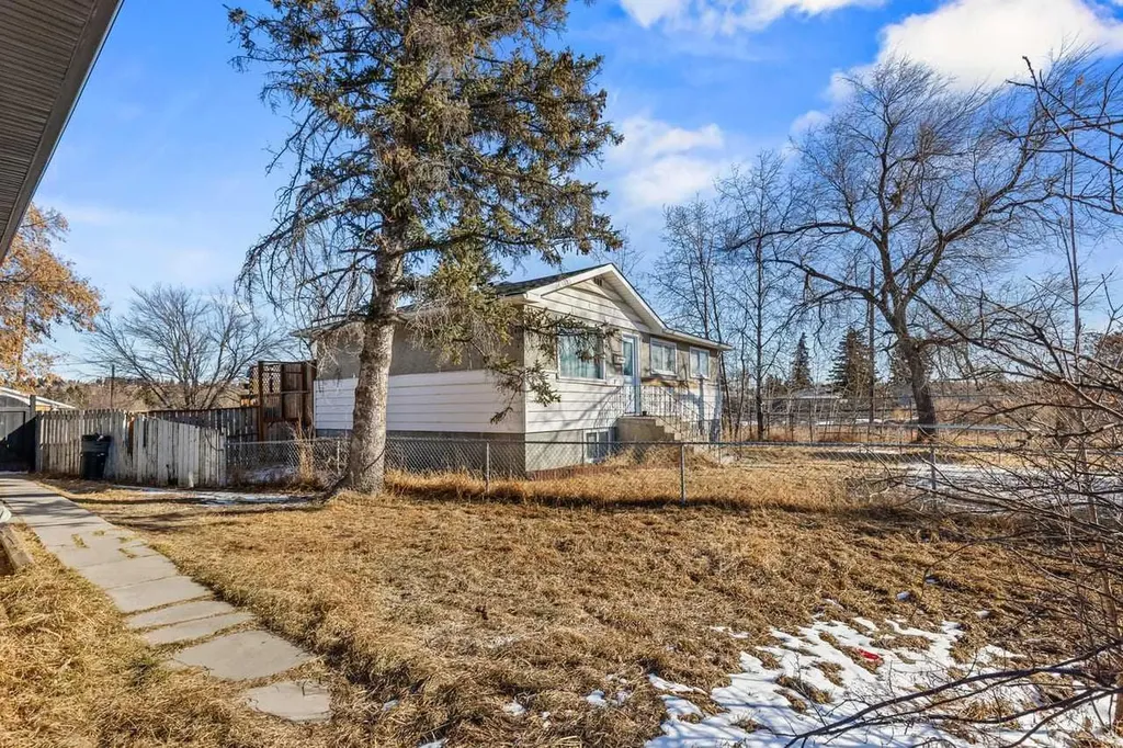 7006A Bowness Road NW Calgary AB T3B 0G4