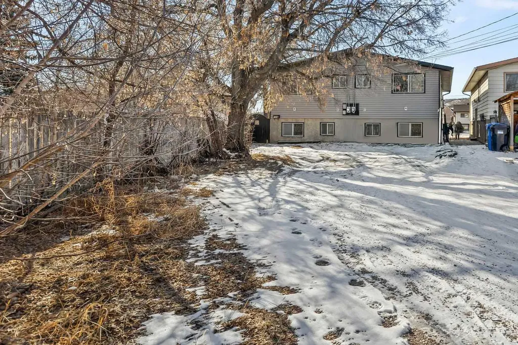 7006A Bowness Road NW Calgary AB T3B 0G4