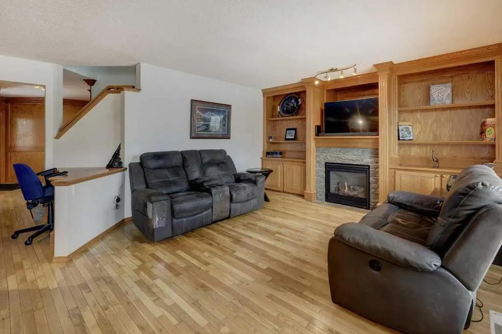 182 Harvest Creek Close NE Calgary AB T3K 4P8