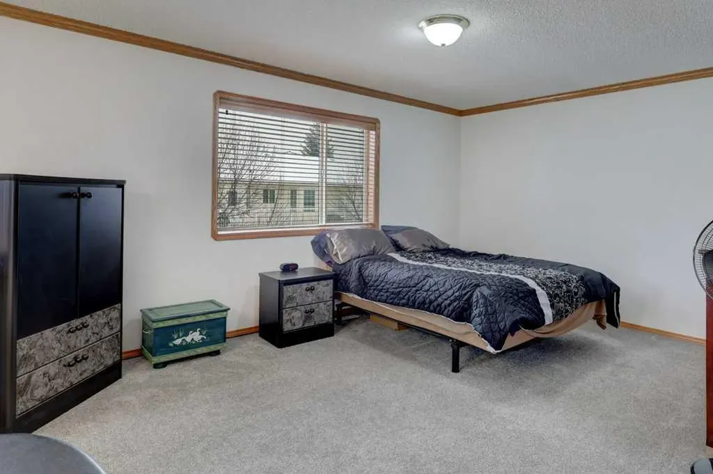 182 Harvest Creek Close NE Calgary AB T3K 4P8