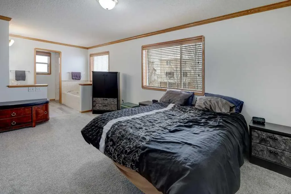 182 Harvest Creek Close NE Calgary AB T3K 4P8