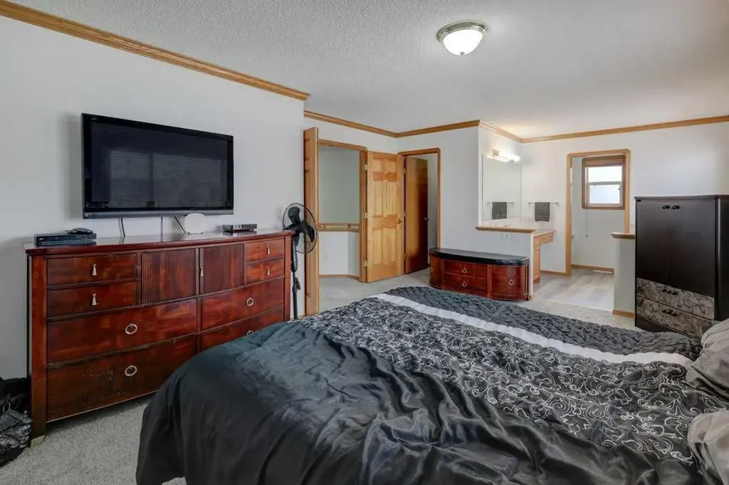 182 Harvest Creek Close NE Calgary AB T3K 4P8