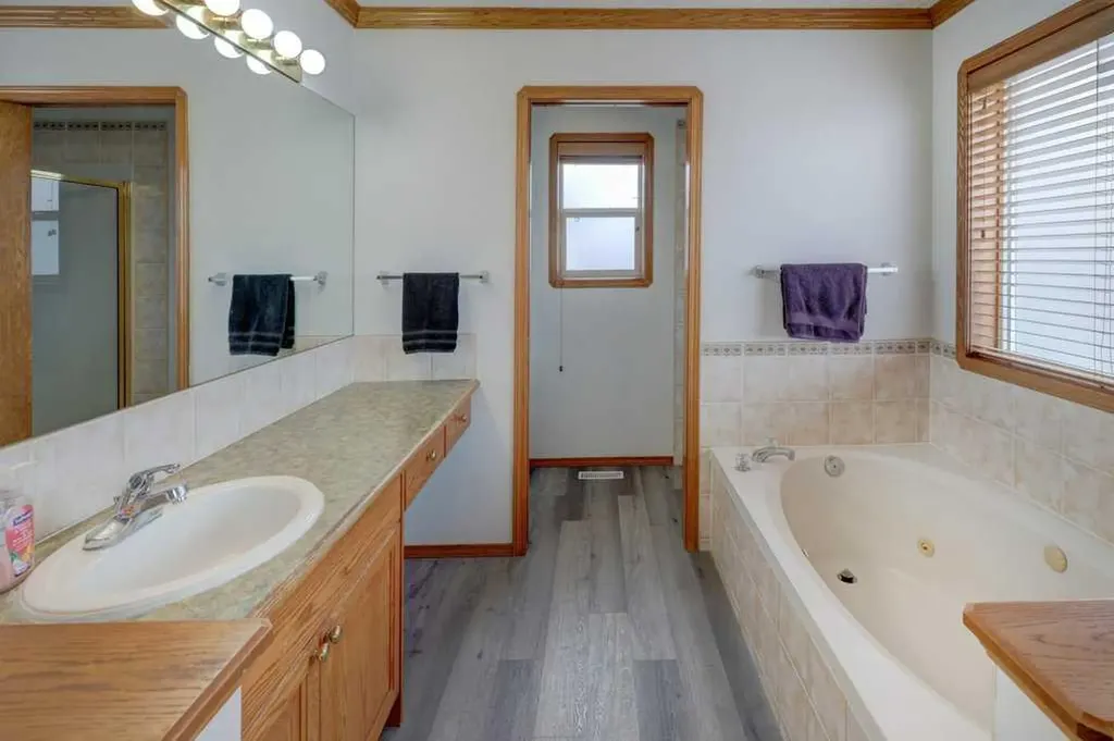 182 Harvest Creek Close NE Calgary AB T3K 4P8