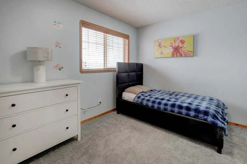 182 Harvest Creek Close NE Calgary AB T3K 4P8