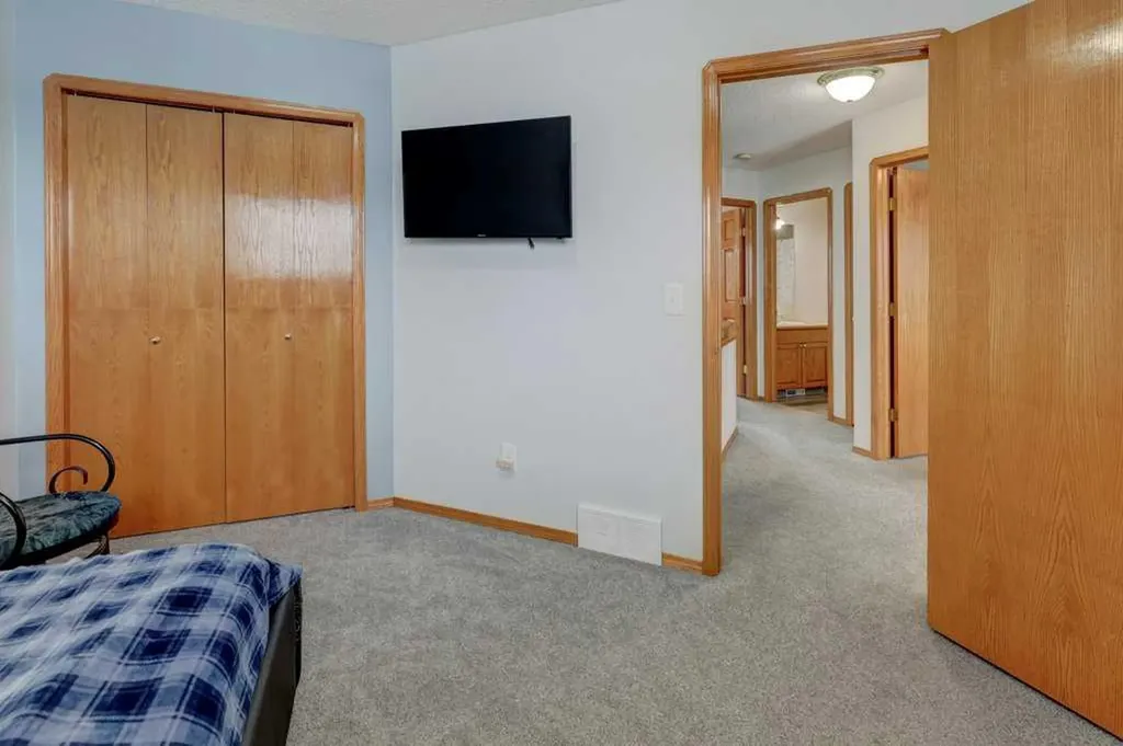 182 Harvest Creek Close NE Calgary AB T3K 4P8