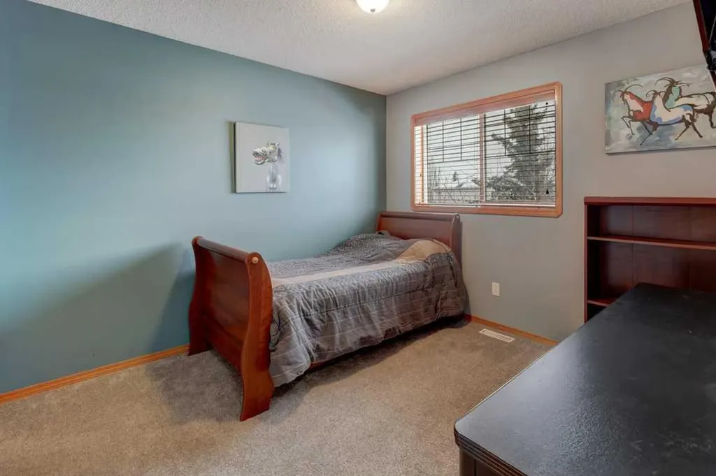 182 Harvest Creek Close NE Calgary AB T3K 4P8
