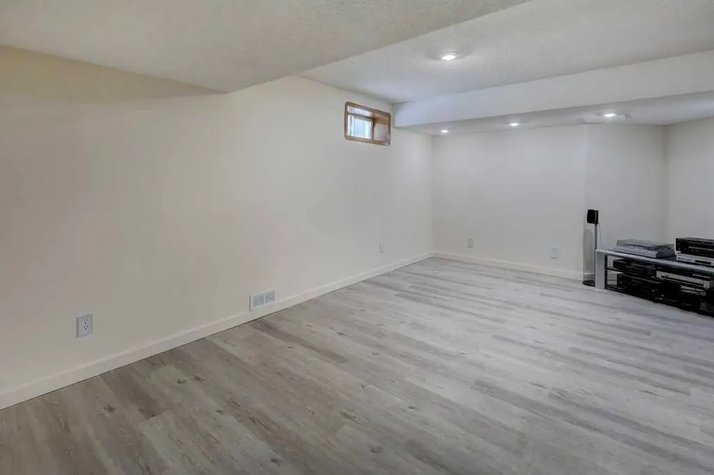 182 Harvest Creek Close NE Calgary AB T3K 4P8