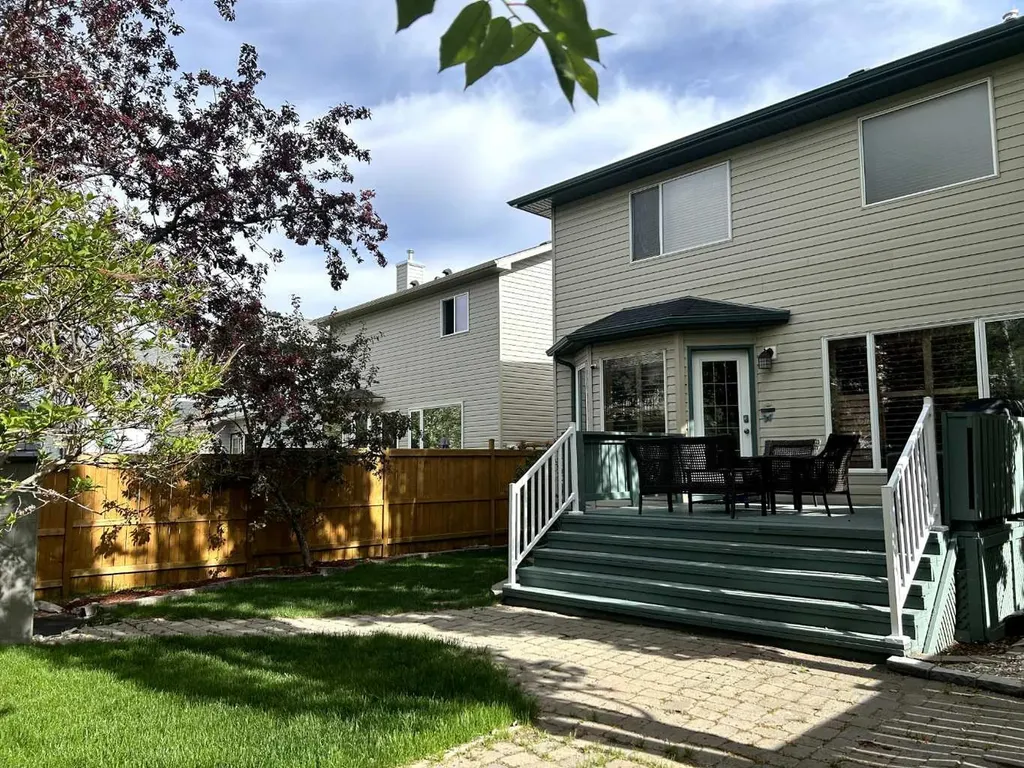 182 Harvest Creek Close NE Calgary AB T3K 4P8