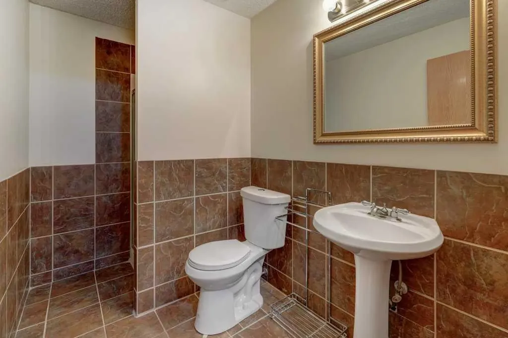 182 Harvest Creek Close NE Calgary AB T3K 4P8