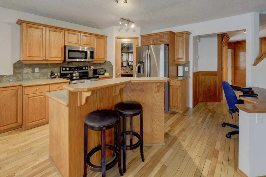 182 Harvest Creek Close NE Calgary AB T3K 4P8