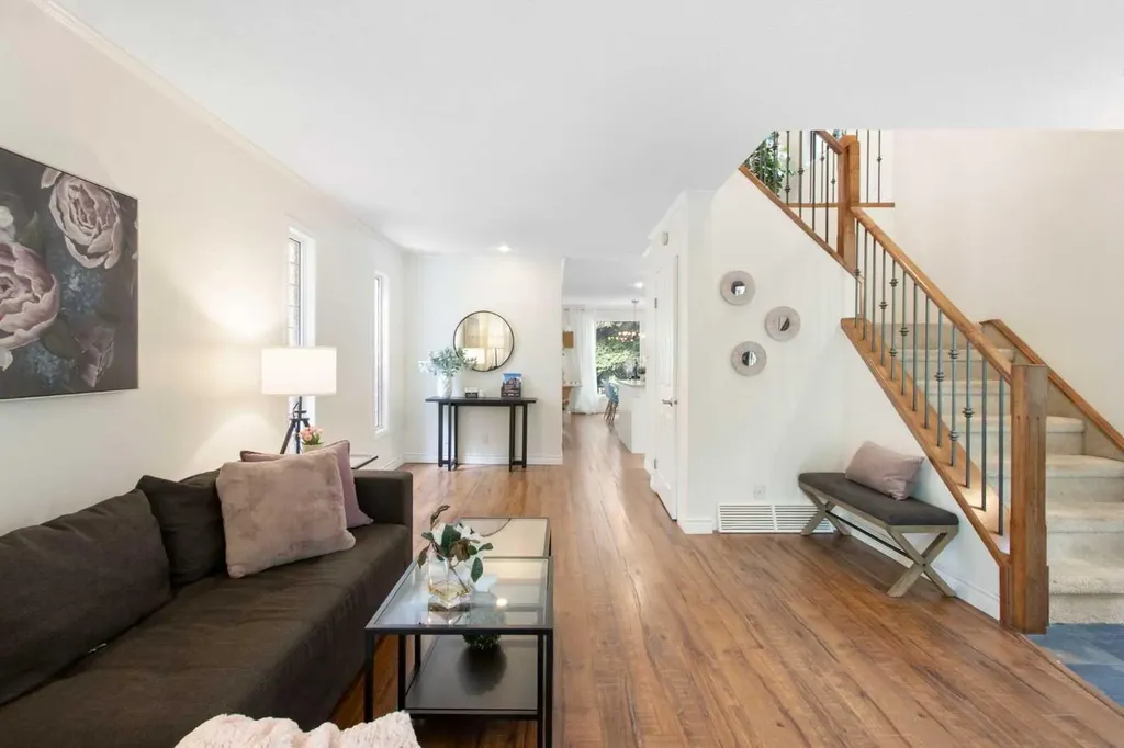 230 11 Avenue NE Calgary AB T2E 0Y8