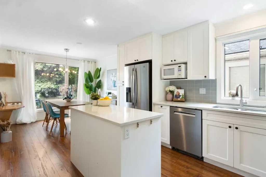 230 11 Avenue NE Calgary AB T2E 0Y8