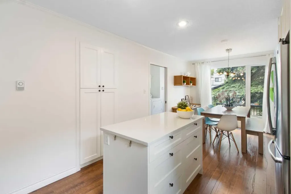 230 11 Avenue NE Calgary AB T2E 0Y8