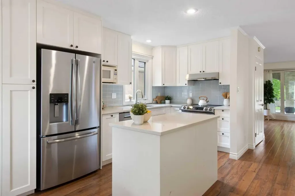 230 11 Avenue NE Calgary AB T2E 0Y8