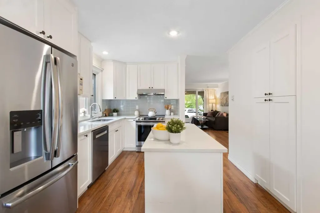 230 11 Avenue NE Calgary AB T2E 0Y8