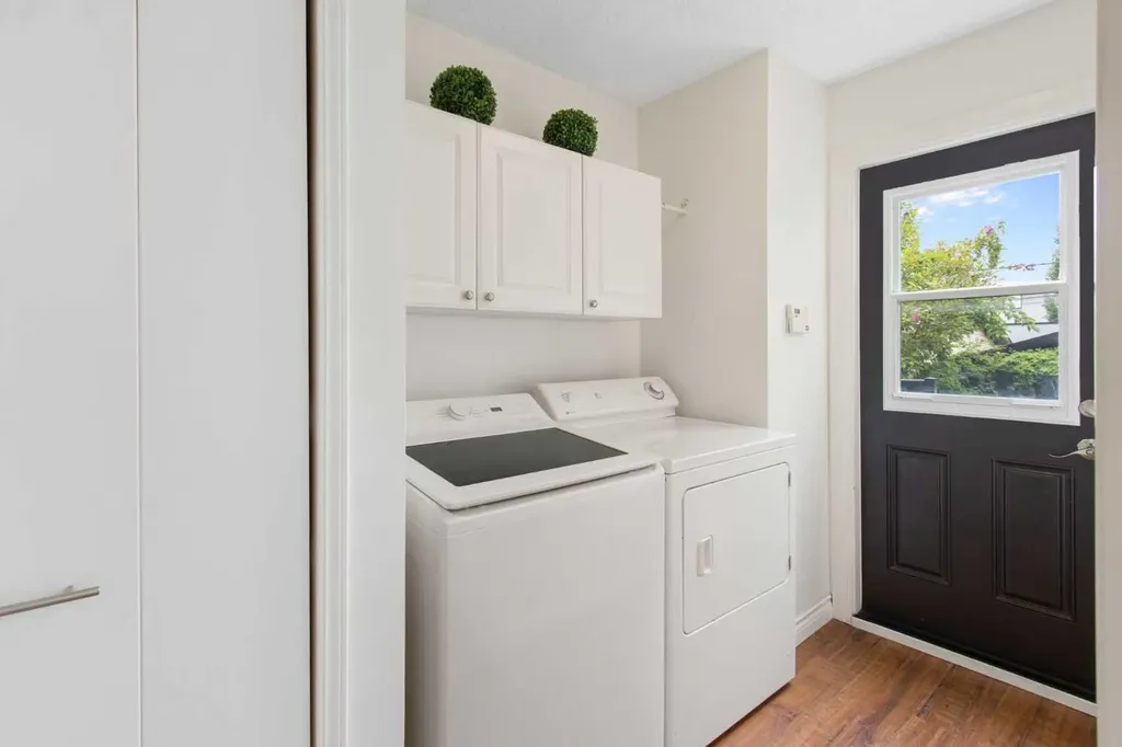 230 11 Avenue NE Calgary AB T2E 0Y8