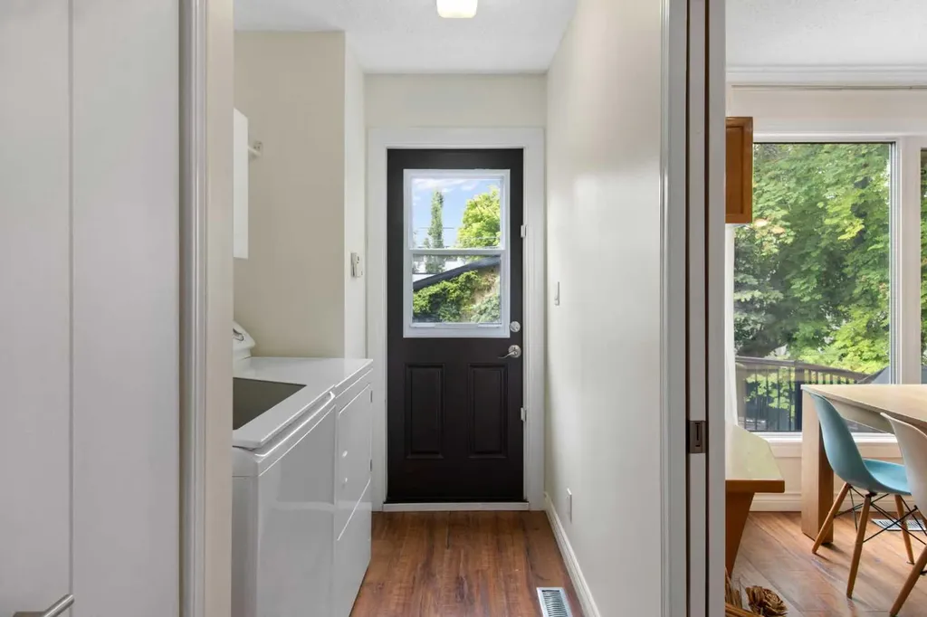 230 11 Avenue NE Calgary AB T2E 0Y8